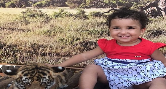 دنيا بطمة تهاجم منتقدي ملابس ابنتها غزل