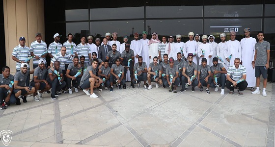 بالصور.. وصول بعثة الشباب العماني لـ ” الرياض ” استعدادًا لمواجهة الهلال