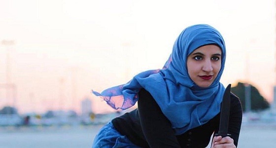 بالفيديو والصور.. مواطنة تواجه متعاطي المخدرات والمعتدين بفنون قتالية