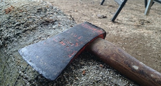 شرطة جازان تحقق في مقتل خمسينى باستخدام فأس