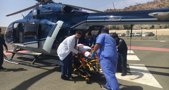 بالصور.. تخصصي الطائف يستقبل حالتين خطيرتين بالإسعاف الجوي