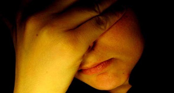 ضبط رجل اغتصب زوجته وصورها عارية للذكرى