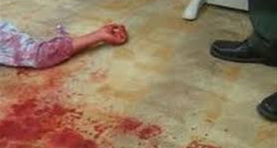 زوج يمزق زوجته بعد اكتشافه خيانتها قبل 8 أعوام