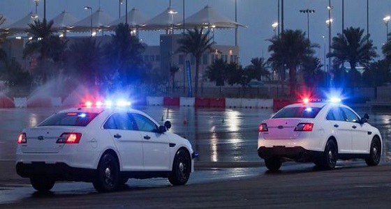 الإطاحة بضابط وفتاة ” عربية ” لتهجمهما على امرأة بمنزلها