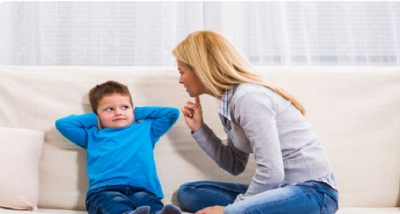 8 حلول تربوية للتعامل مع تجاهل طفلك لحديثك