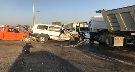 بالصور.. ‏إصابات في حادث تصادم على طريق المدينة بتبوك