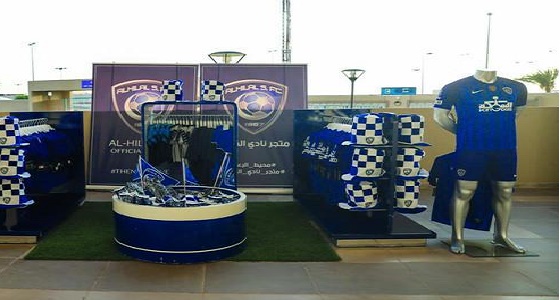 الهلال يطرح 10 آلاف قميص لعموري
