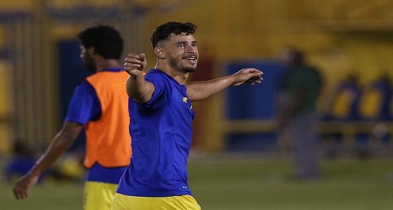النصر يتسلم البطاقة الدولية للبرازيلي جوليانو