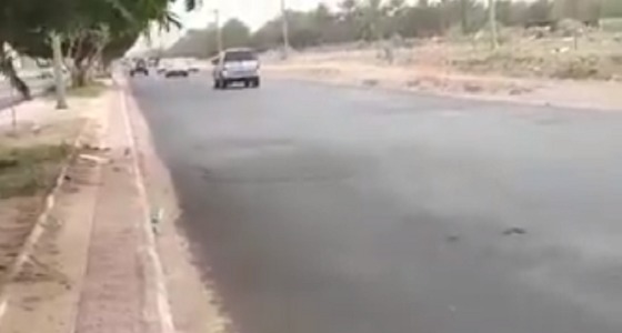 بالفيديو.. هبوط وأطراف حادة تهدد مرتادي طريق الفانوس – المركب بنجران