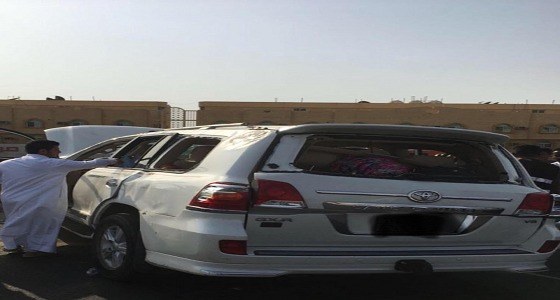 حادث مروري مروع يصيب 12 من عائلة واحدة في جدة