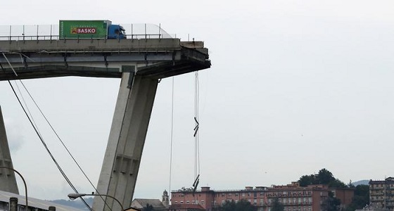 ارتفاع حصيلة ضحايا جسر جنوة في إيطاليا إلى 41 شخصا