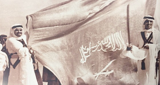 صورة نادرة لخادم الحرمين والملك فهد يوم تولي الملك سعود الحكم