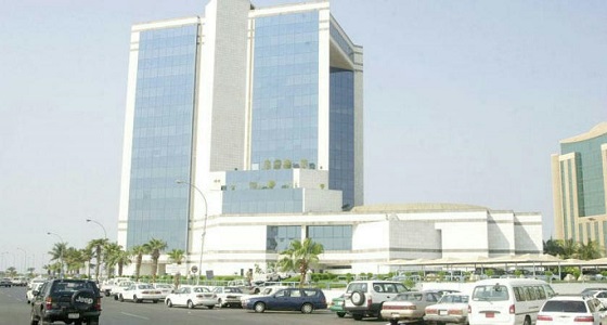 لأول مرة.. الشروع في توظيف الفتيات لإيقاف مركبات مرتادي المطاعم بجدة