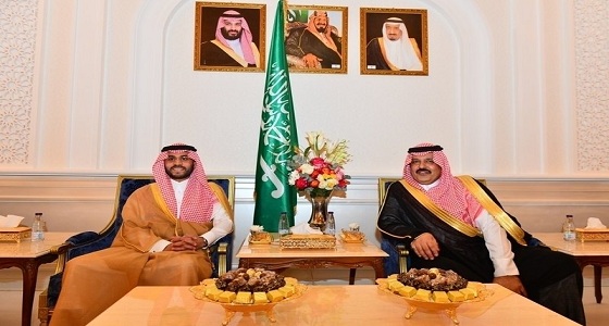 بالصور.. تفاصيل اصطحاب أمير حائل لنائبه من المطار بسيارته الخاصة