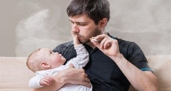 التدخين السلبي يهدد الطفل بالوفاة في المراهقة