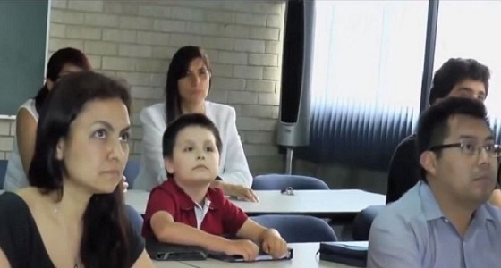 لأول مرة في التاريخ.. ” طفل ” يدخل الجامعة