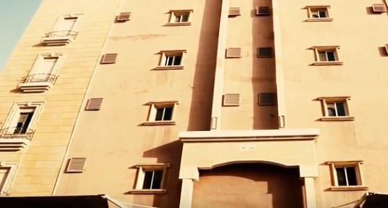 طبيب نفسي يضع فرضيات لتفسير واقعة قذف أم لبناتها من الطابق السابع