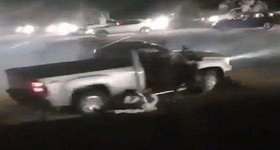 بالفيديو.. لحظة دهس ” مفحط ” لرفيقه