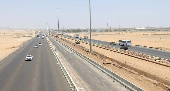 تعطل مركبة بطريق جدة – مكة السريع يؤدي لإصابة شخص بأزمة تنفس