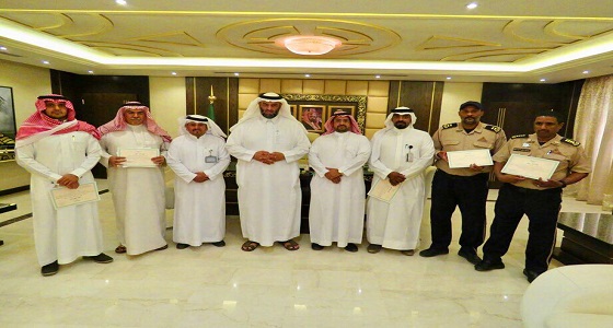 بالصور.. &#8221; تعليم الرياض &#8221; يكرم أفرادا من الأمن المدرسي