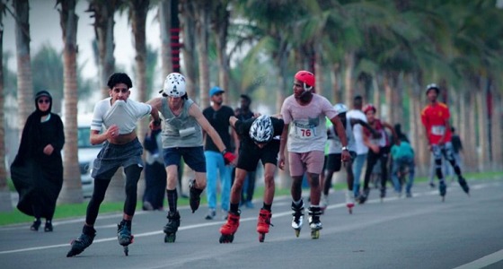 بالصور.. سباق للتزلج بكورنيش جدة لأول مرة في المملكة