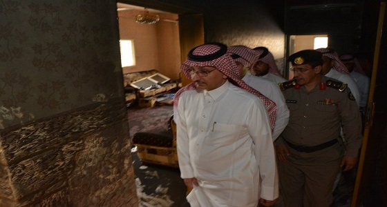 بالصور.. محافظ محايل يتفقد حريق مركز تهامة بللسمر وبللحمر