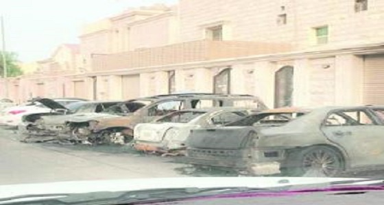 النيران تلتهم عددا من السيارات بحي ” بدر “