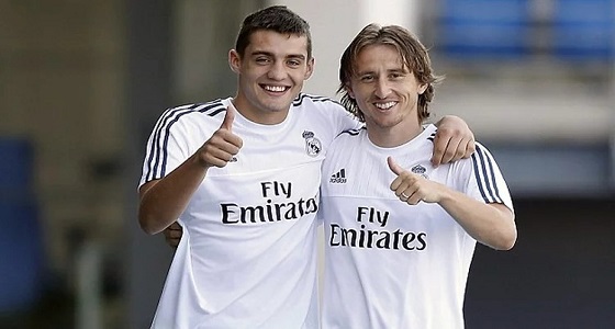 مدرب ريال مدريد يكشف حقيقة رغبة الثنائي الكرواتي في الرحيل