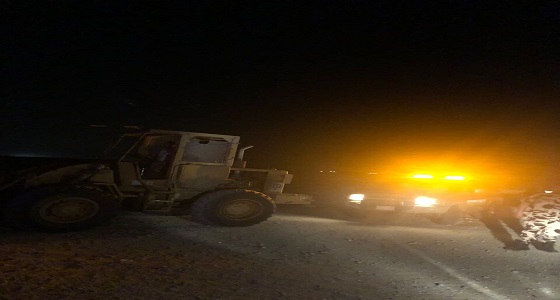 بالصور.. ضبط 2 شيول إثر قيامهما بتجريف الأراضي في العويرض