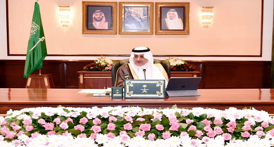 أمير تبوك يرأس مجلس المنطقة ويشيد بالخدمات المقدمة لضيوف الرحمن بمدينة الحجاج بمنفذ حالة عمار