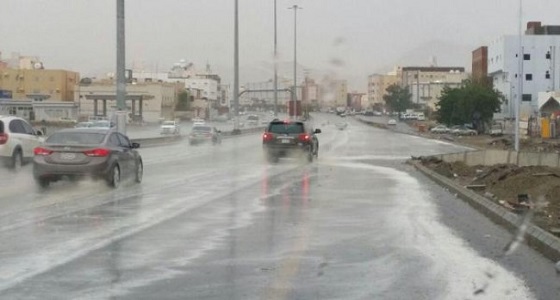 الأرصاد: أمطار رعدية على مكة وعسير