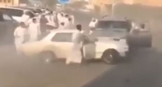 ” فيديو ” يوثق اندلاع مشاجرة عنيفة بين 20 شابا