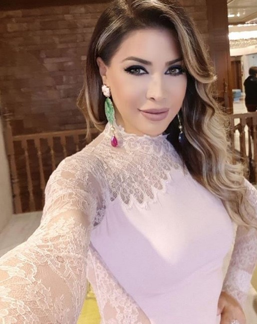 لوك العروس.. سيلفي جديد لـ ” نوال الزغبي “