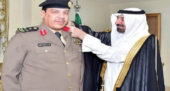 أمير نجران يقلّد مدير مكافحة المخدرات رتبته الجديدة