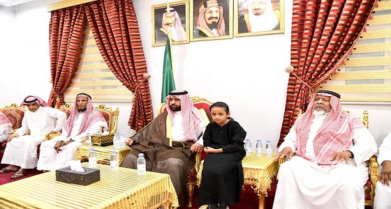 نائب أمير منطقة جازان ينقل تعازي القيادة لذوي عدد من الشهداء