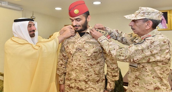 أمير نجران يقلد الأمير سلمان بن عبدالله رتبته الجديدة