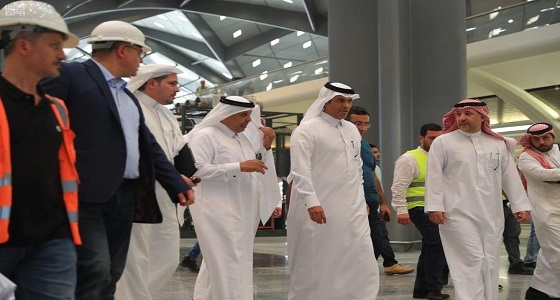 وزير النقل يستقلّ قطار الحرمين بين جدة ومكة المكرمة ويطمئن على الجاهزية وكفاءة التشغيل