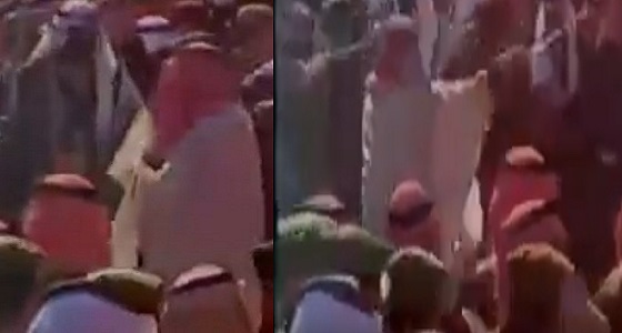 فيديو نادر للملك عبدالله بن عبدالعزيز أثناء احتفاله بالسيف في العرضة