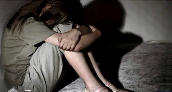 امرأة و3 مراهقين يتناوبون على اغتصاب طفلة والتمثيل بجثتها