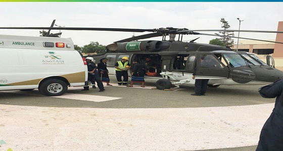 بالصور.. ” مدني أبها ” ينقذ حياة شاب احتجز في أحد المواقع الجبلية بوادي قران