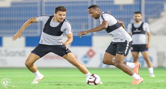 بالصور.. فريق الهلال يواصل تدريباته استعداداً لمواجهة الرائد