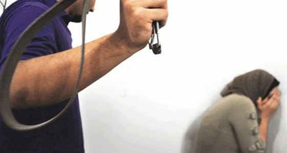 زوجة تطالب بالطلاق من زوجها بعد إجباره ابنتهما على ارتداء النقاب