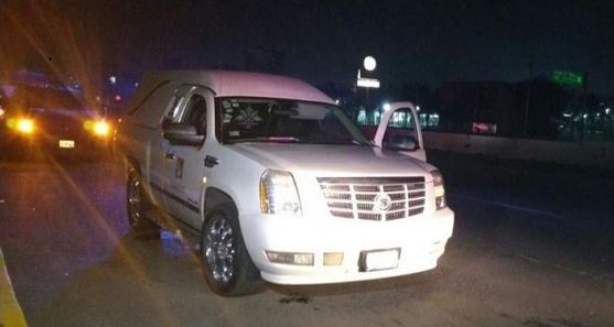 الإطاحة برجل لسرقته عربة موتى وبداخلها جثمان متوفي