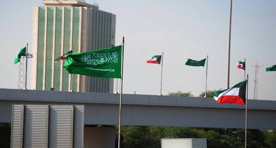 بالصور.. شوارع الكويت تتزين بالأعلام السعودية احتفاء بزيارة الأمير محمد بن سلمان