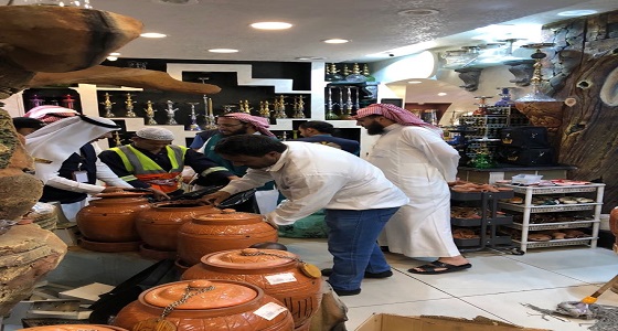 اللجنة الوطنية تتلف 2120 مادة تبغ وتغلق عدد من نقاط البيع بالطائف