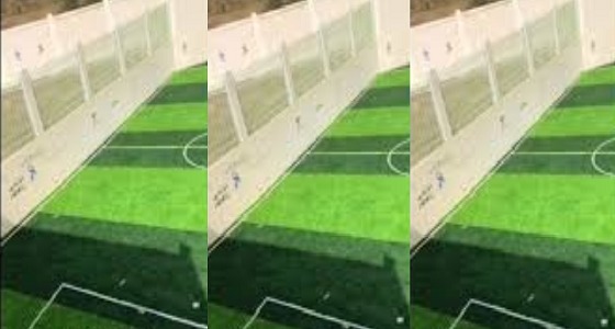 بتكلفة 60ألف ريال ..معلمون ينشئون ملعبا لطلاب في عسير