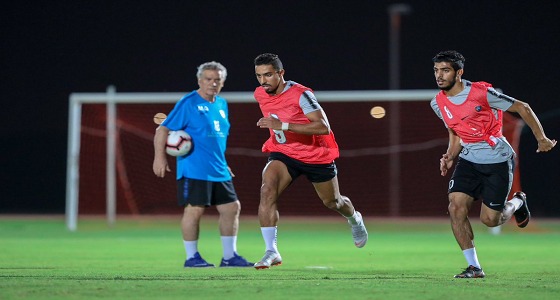 بالصور.. لاعبو الهلال يتدربون بمشاركة كاريلو وخربين