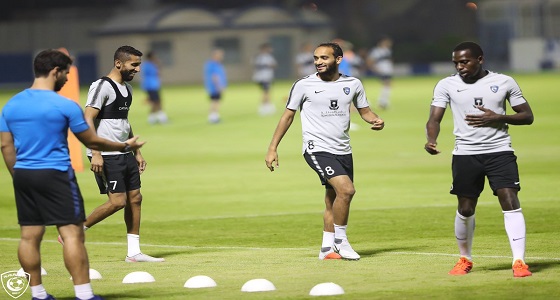 بالصور.. الهلال يواصل تدريباته اليومية بمقر النادي