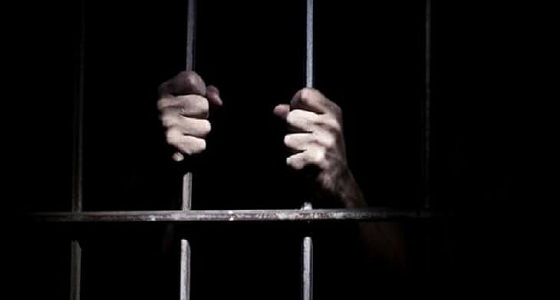 السجن والجلد لـ3 مقيمين لإدانتهم بحيازة وترويج مواد مخدرة بمكة