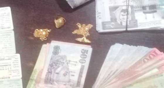 التحقيق مع 3 بنجلاديشيين عثر بحوزتهم على أموال وذهب بمكة المكرمة